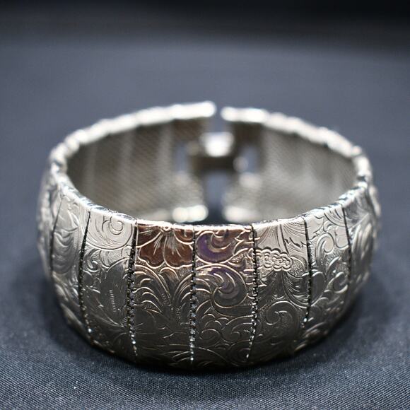 Vintage Etched Mural Floral Panel Mesh Bracelet, Silver Tone, 7 Inches, 1970s - Picture 3 of 10